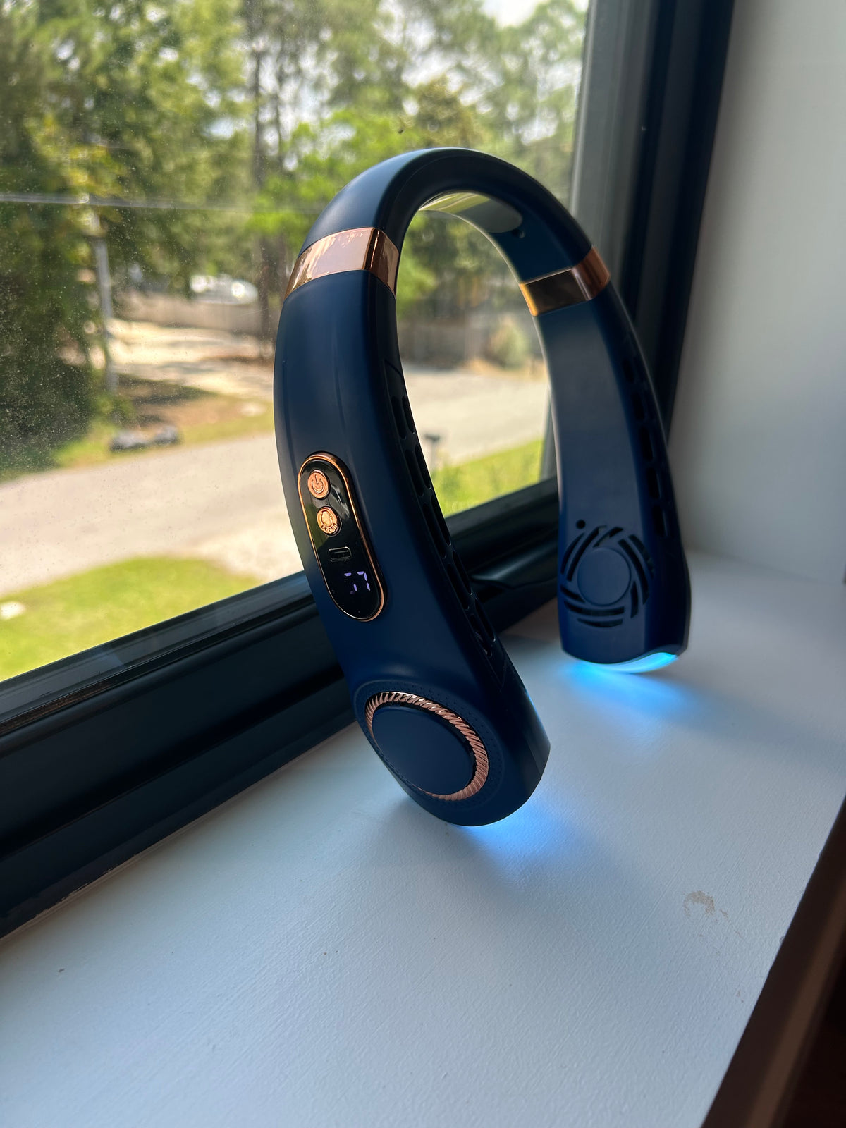 eZbreeze Pro — Bladeless Neck Fan