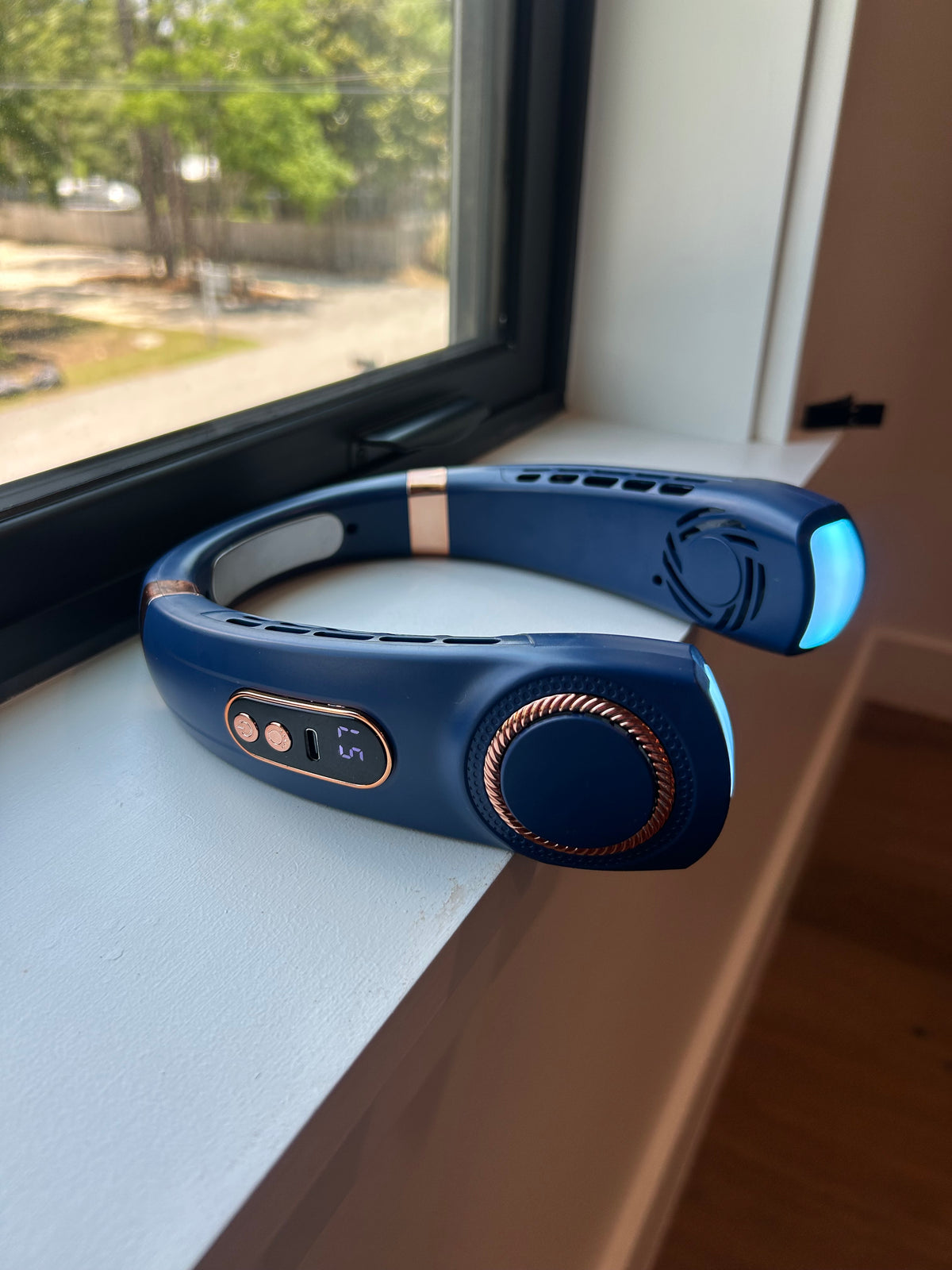 eZbreeze Pro — Bladeless Neck Fan